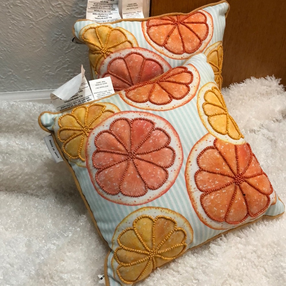 Set of throw pillows